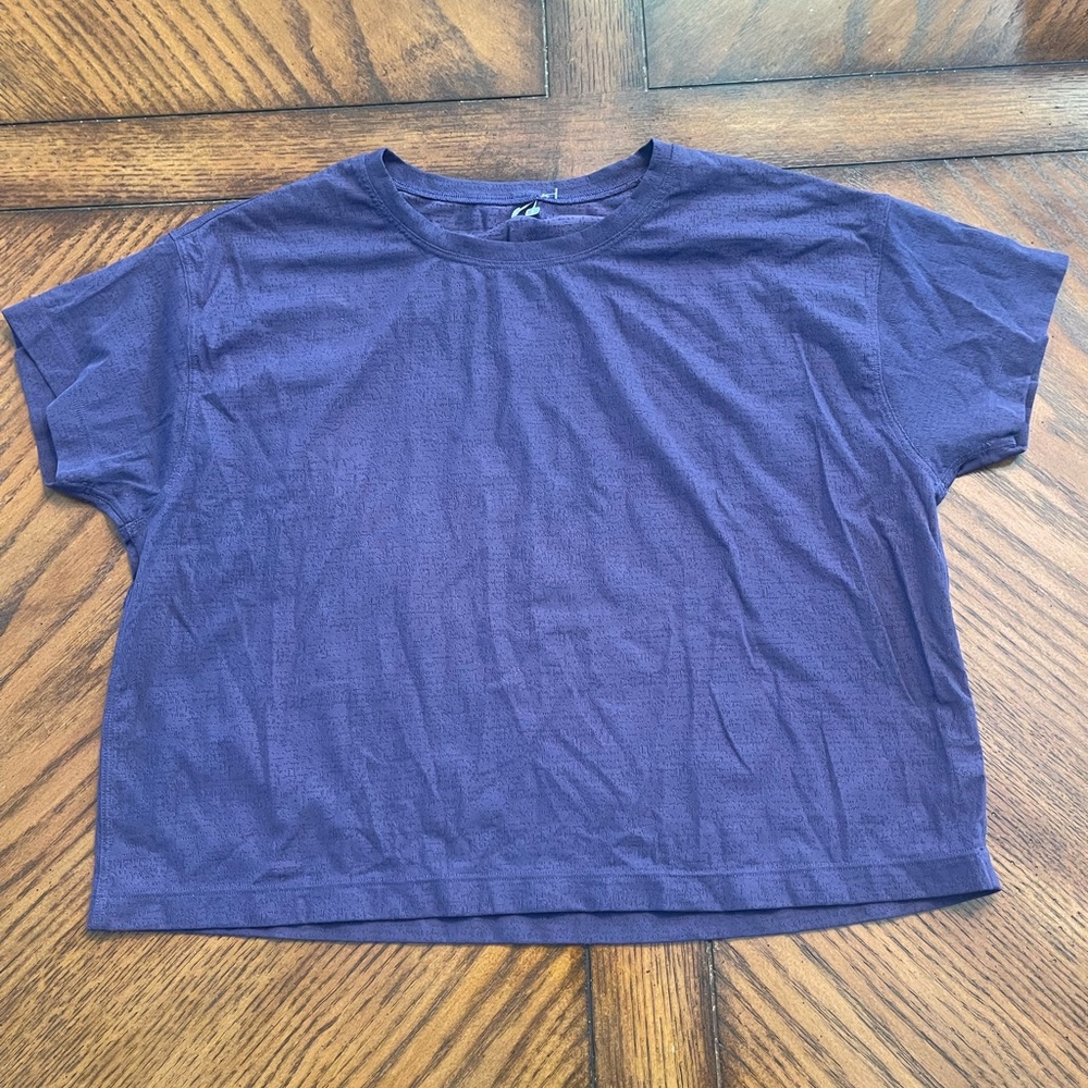 Lululemon cotton crop T-shirt, purple. Size 4